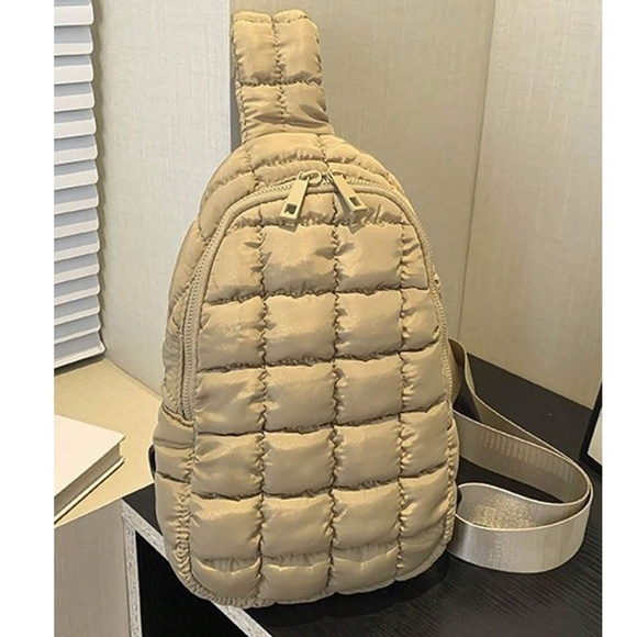 Luxe Quilted Adjustable Strap Zipper High Capacity Crossbody Bag - Picture 6 of 9